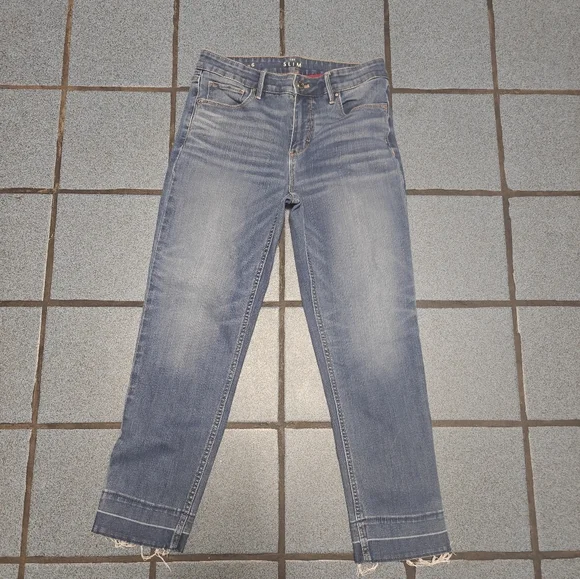White House Black Market The Slim Crop Women's Ligh Blue Jeans Size 6 - Picture 3 of 14